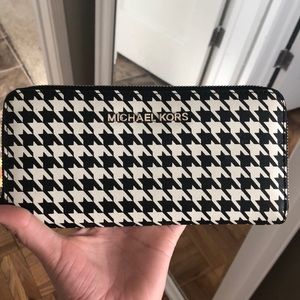 Michael Kors Leather Continental Wallet